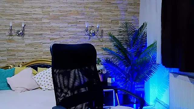 Snapshot of PlayfulElla chatting on 03.22.25 PlayfulElla online show from 03.22.25