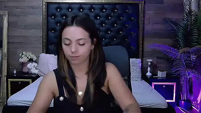 Snapshot of PlayfulElla chatting on 09.20.25 PlayfulElla online show from 09.20.25