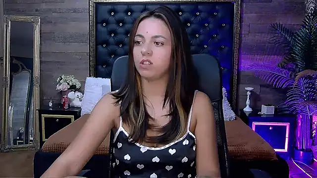 Snapshot of PlayfulElla chatting on 09.25.25 PlayfulElla online show from 09.25.25