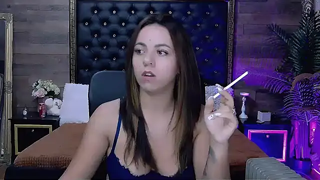 Snapshot of PlayfulElla chatting on 10.06.25 PlayfulElla online show from 10.06.25