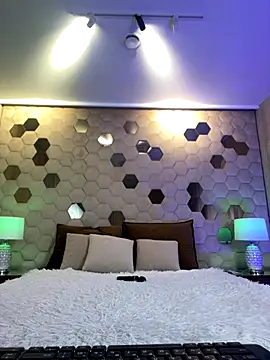 XLindaMilfX online show from 10.19.25