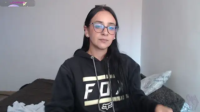 Snapshot of party2col chatting on 03.05.26 party2col online show from 03.05.26