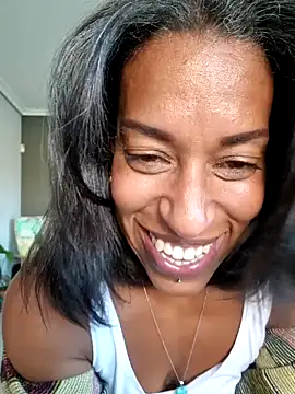 Snapshot of Goldenlace chatting on 01.17.25 Goldenlace online show from 01.17.25