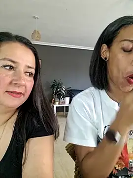 Snapshot of Goldenlace chatting on 03.18.25 Goldenlace online show from 03.18.25