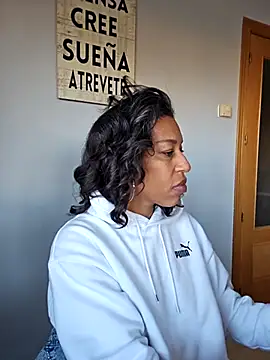 Snapshot of Goldenlace chatting on 11.26.25 Goldenlace online show from 11.26.25