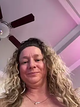Snapshot of Vivian_MayXxX chatting on 02.02.25 Vivian MayXxX online show from 02.02.25