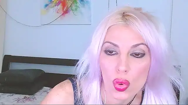 Snapshot of HoneyLara chatting on 02.05.25 HoneyLara online show from 02.05.25