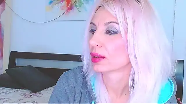 Snapshot of HoneyLara chatting on 02.22.25 HoneyLara online show from 02.22.25