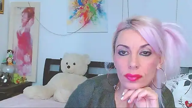 HoneyLara online show from 10.27.25