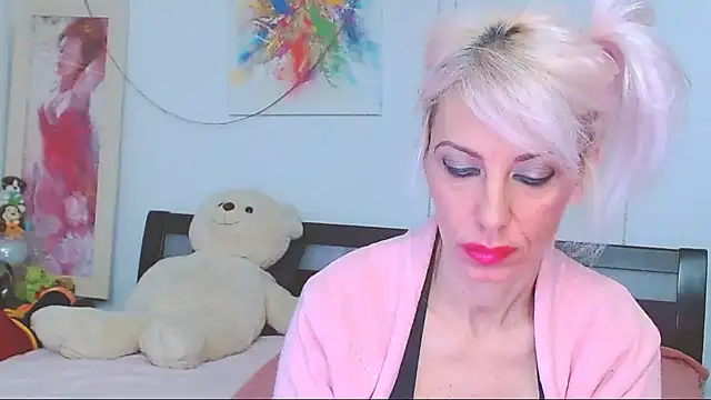 HoneyLara online show from 12.13.25