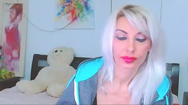 HoneyLara online show from 01.06.26