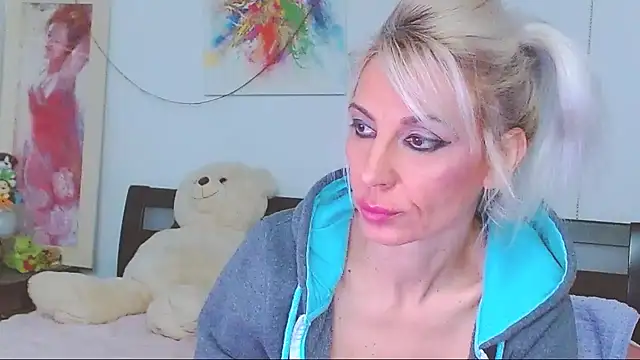 HoneyLara online show from 01.15.26