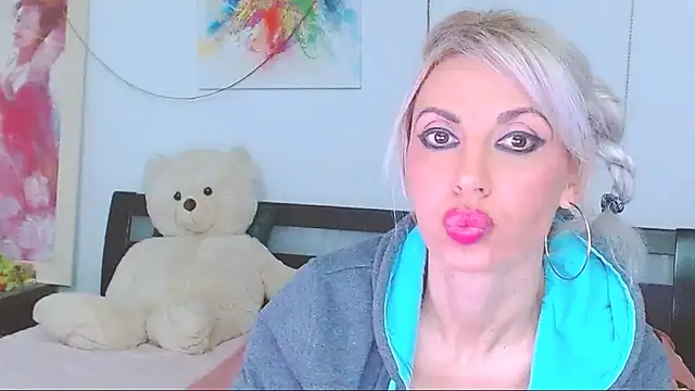 HoneyLara online show from 02.28.26