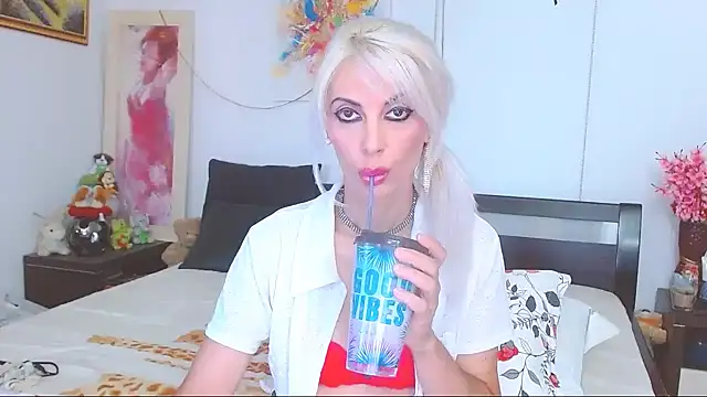 Snapshot of HoneyLara chatting on 07.31.26 HoneyLara online show from 07.31.26
