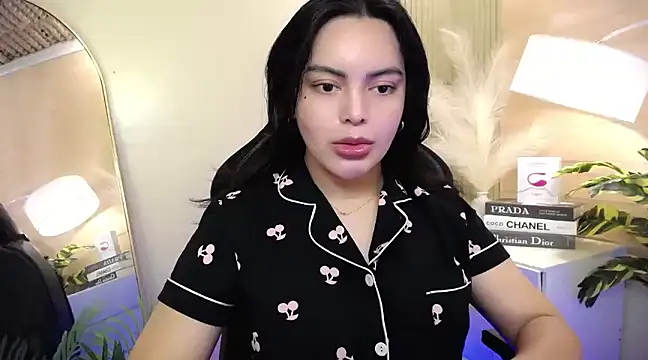 Snapshot of HotstuffCherrySummer chatting on 01.11.25 HotstuffCherrySummer online show from 01.11.25