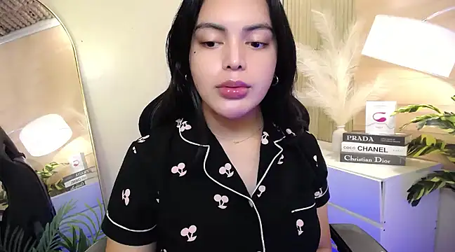 Snapshot of HotstuffCherrySummer chatting on 01.11.25 HotstuffCherrySummer online show from 01.11.25