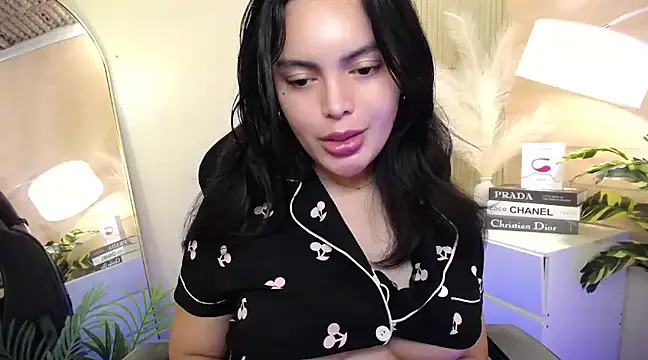 Snapshot of HotstuffCherrySummer chatting on 01.11.25 HotstuffCherrySummer online show from 01.11.25