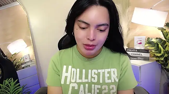 Snapshot of HotstuffCherrySummer chatting on 01.12.25 HotstuffCherrySummer online show from 01.12.25