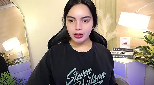 Snapshot of HotstuffCherrySummer chatting on 01.13.25 HotstuffCherrySummer online show from 01.13.25