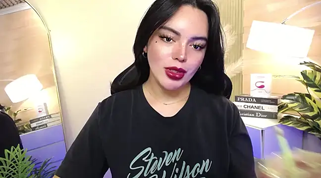 Snapshot of HotstuffCherrySummer chatting on 01.13.25 HotstuffCherrySummer online show from 01.13.25