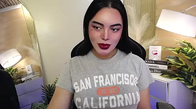 Snapshot of HotstuffCherrySummer chatting on 02.01.25 HotstuffCherrySummer online show from 02.01.25