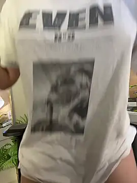 Snapshot of HotstuffCherrySummer chatting on 02.05.25 HotstuffCherrySummer online show from 02.05.25