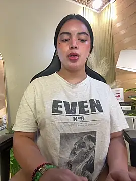 Snapshot of HotstuffCherrySummer chatting on 02.05.25 HotstuffCherrySummer online show from 02.05.25