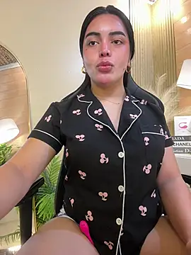 Snapshot of HotstuffCherrySummer chatting on 02.11.25 HotstuffCherrySummer online show from 02.11.25