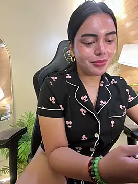 Snapshot of HotstuffCherrySummer chatting on 02.11.25 HotstuffCherrySummer online show from 02.11.25