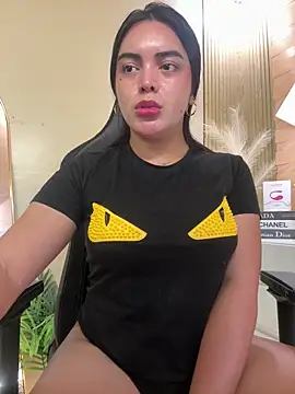 Snapshot of HotstuffCherrySummer chatting on 03.01.25 HotstuffCherrySummer online show from 03.01.25