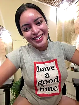 Snapshot of HotstuffCherrySummer chatting on 11.05.25 HotstuffCherrySummer online show from 11.05.25