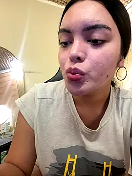 Snapshot of HotstuffCherrySummer chatting on 11.21.25 HotstuffCherrySummer online show from 11.21.25