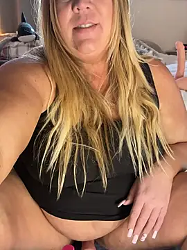 Snapshot of JESS_LOVES chatting on 02.25.26 JESS LOVES online show from 02.25.26