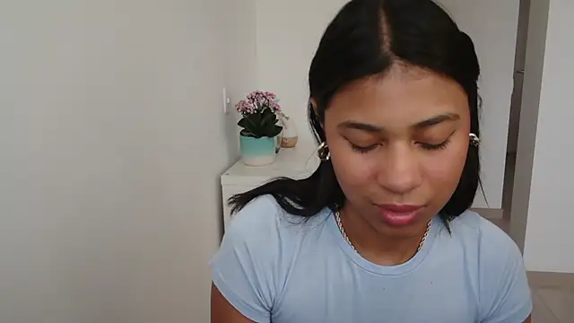 Snapshot of dark_enchantress_ chatting on 12.08.24 dark enchantress online show from 12.08.24