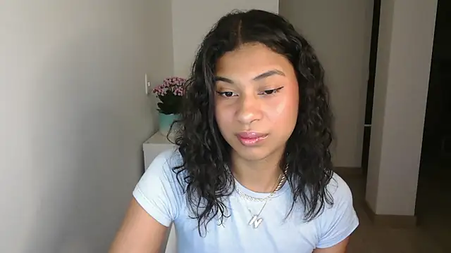 Snapshot of dark_enchantress_ chatting on 12.13.24 dark enchantress online show from 12.13.24