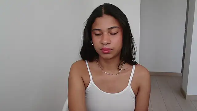 Snapshot of dark_enchantress_ chatting on 01.04.25 dark enchantress online show from 01.04.25