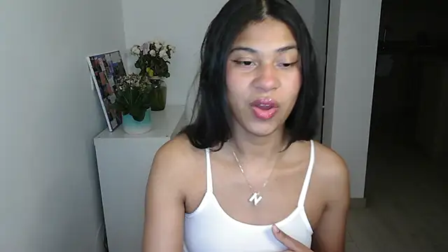 Snapshot of dark_enchantress_ chatting on 01.12.25 dark enchantress online show from 01.12.25