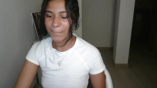 Snapshot of dark_enchantress_ chatting on 01.15.25 dark enchantress online show from 01.15.25