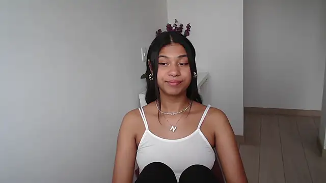 Snapshot of dark_enchantress_ chatting on 02.14.25 dark enchantress online show from 02.14.25