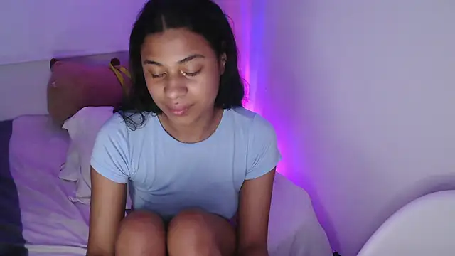 Snapshot of dark_enchantress_ chatting on 03.18.25 dark enchantress online show from 03.18.25