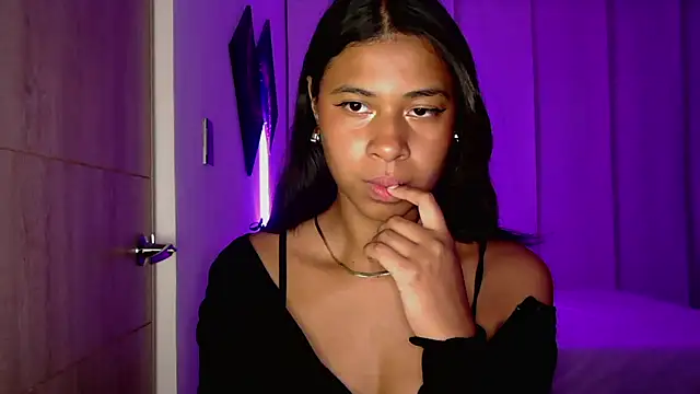 Snapshot of dark_enchantress_ chatting on 10.24.25 dark enchantress online show from 10.24.25