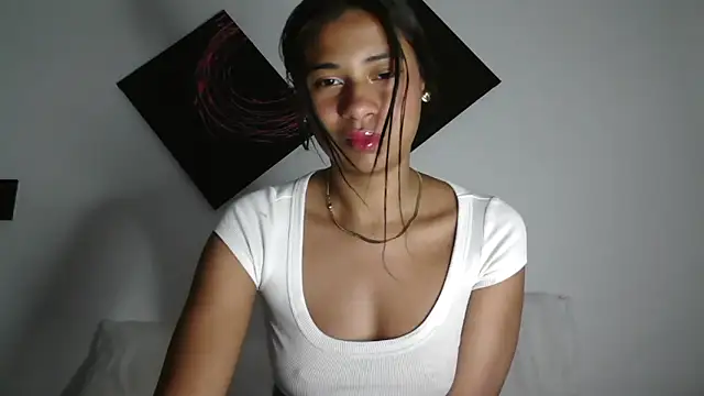 Snapshot of dark_enchantress_ chatting on 11.01.25 dark enchantress online show from 11.01.25