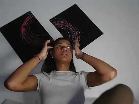 Snapshot of dark_enchantress_ chatting on 11.16.25 dark enchantress online show from 11.16.25