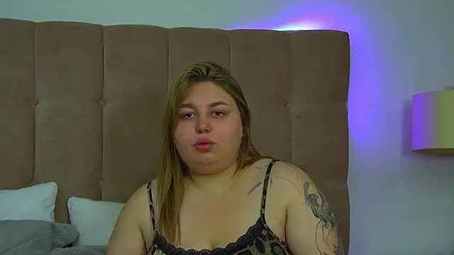 Snapshot of LillianKim chatting on 11.06.25 LillianKim online show from 11.06.25