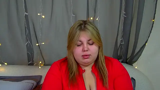 Snapshot of LillianKim chatting on 11.13.25 LillianKim online show from 11.13.25