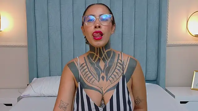 NicoleBlum online show from 05.05.26