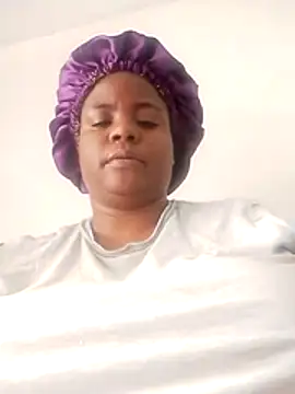 Snapshot of bigtitssxx chatting on 12.21.25 bigtitssxx online show from 12.21.25