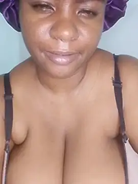 Snapshot of bigtitssxx chatting on 04.11.26 bigtitssxx online show from 04.11.26