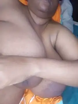 Snapshot of bigtitssxx chatting on 04.14.26 bigtitssxx online show from 04.14.26