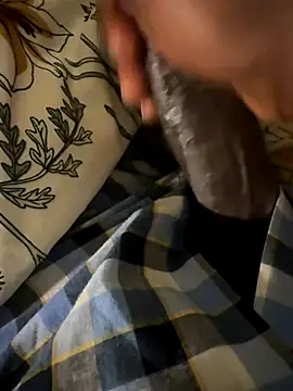 Snapshot of little0245 chatting on 11.17.25 little0245 online show from 11.17.25